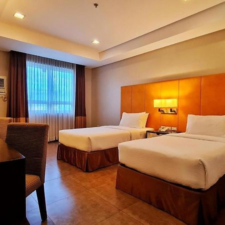District 21 Hotel Iloilo City Exterior photo