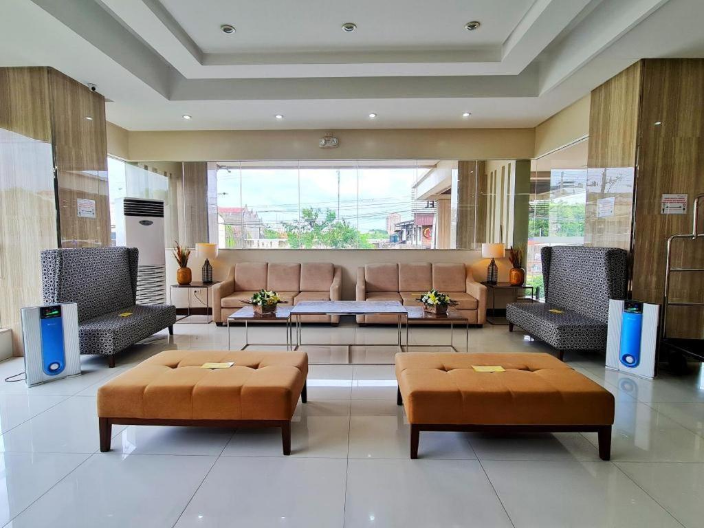 District 21 Hotel Iloilo City Exterior photo