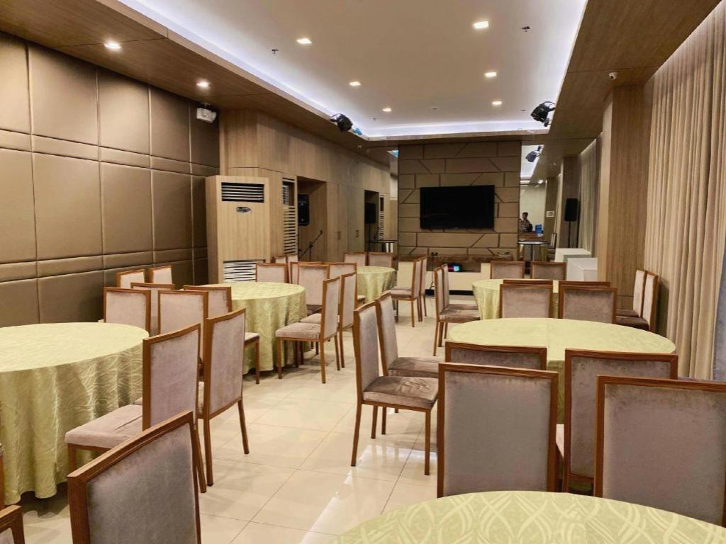 District 21 Hotel Iloilo City Exterior photo