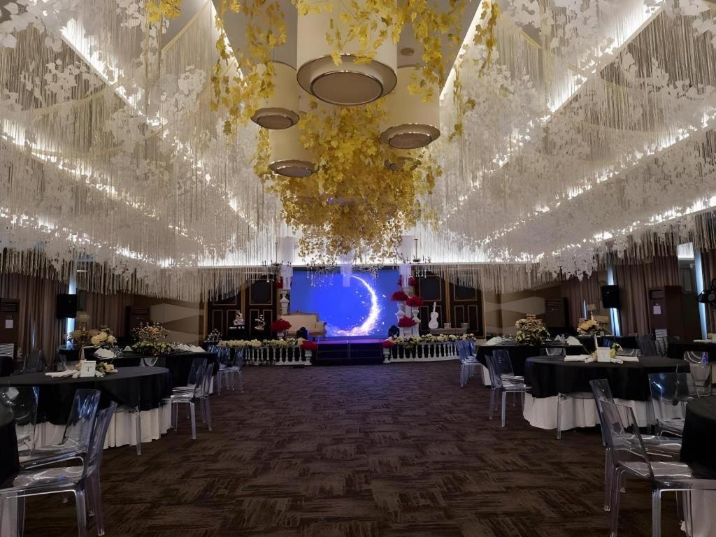 District 21 Hotel Iloilo City Exterior photo