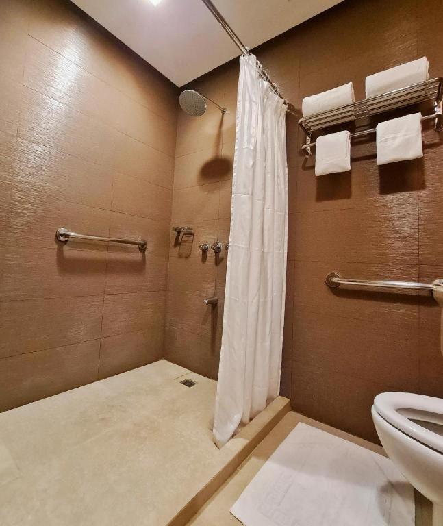District 21 Hotel Iloilo City Exterior photo