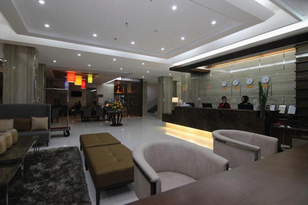 District 21 Hotel Iloilo City Exterior photo